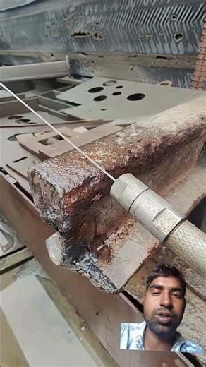 bondhura rail line video ki Dekho Raj mistri worker#banaraslitfest #construction #funny