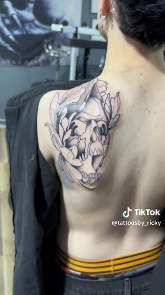 Yall book in an thanks so much for the continuing follows and likes here and on YouTube means a lot #tattoosby_ricky #tattooartist #tattlovers #tattooshoplife