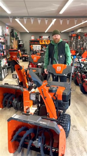 ❄️ La souffleuse de la semaine, la Husqvarna ST427! Absolument pleine de fonctions super! Passez nous voir sur le chemin Big River! 1-506-548-3333 | Big River Outdoors