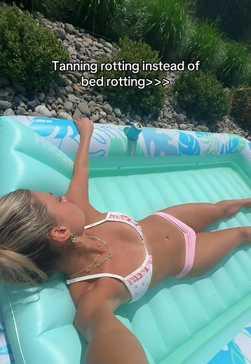 Summer Tanning Pool Routine & Bikini Outfit