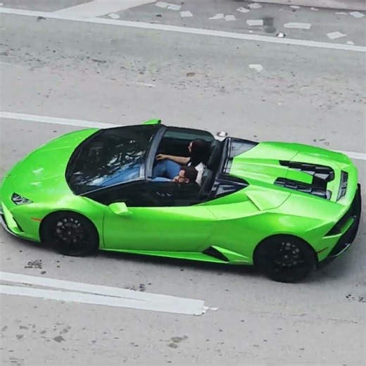 Lamborghini Huracan DROP-TOP convertible(Apple Green) sighted during afternoon hours! Italian Sport!
