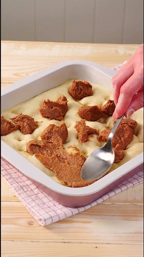 Fluffig, zimtig, warm serviert – unser Zimt Focaccia ist wie Cinnamon Rolls, nur einfacher! 🤎✨