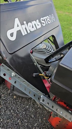 1980's Ariens st824 snowblower