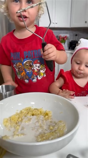 256K views · 6.8K reactions | The cutest video ever 殺Adam and his little sister make banana bread | CookingwithSammy | Facebook