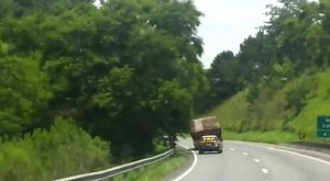 152K views · 1.4K reactions | O que se passa na cabeça desse condutor... Vai apanhar pra carai agora ... Kkk | TruckDiesel | Facebook