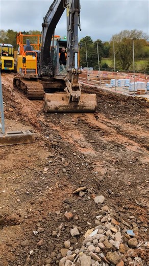 Check out this Rhinox grading bucket making light work of these grades! 🔥💪🏼 #construction #excavator #facebookreel #excavatorattachment #excavatorbucket | Rhinox Group Ltd