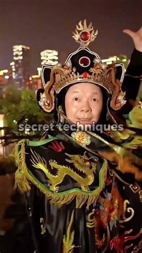 How This Chinese Dancer Changes Face in Seconds 😱 Face Changing Art