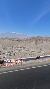Al fondo se observa los imponentes volcanes Misti, Chachani en Arequipa 🇵🇪 | Rutas del Perú