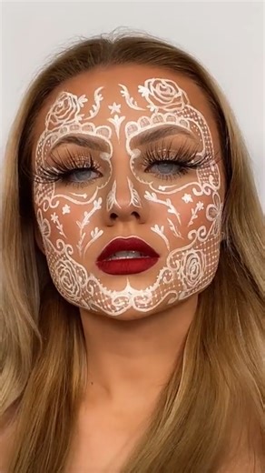 How to recreate ultraviolence inspired makeup style