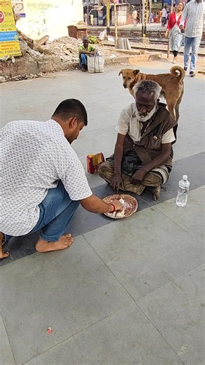 Respect old man 🙏🙂❤️#trending #viral #shorts #humanity #kindness #help