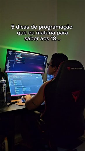 Diogines Augusto | Programação • Startup • Lifestyle on Instagram: "Programar é bem difícil no começo, é fácil desanimar. Mas depois de horas de LeetCode, projetos e trabalhos da faculdade, tudo começa a fazer sentido. Aí sim a coisa fica divertida. Não aprenda só a programar. Suas aulas não vão te ensinar tudo. Aprenda também as ferramentas que as empresas realmente usam (AWS, Git, Docker etc.) e conseguir um emprego fica muito mais fácil. As entrevistas são mais difíceis do que o trabalho em s