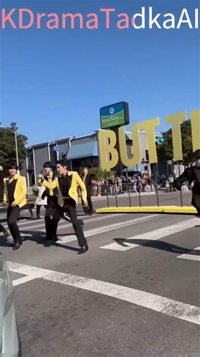 The Street Stopped When BTS Hit This Dance Move ⚡#bts #kpop #dance #kpopshorts #kpopedit