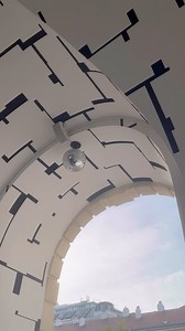 Der Dachstein erklingt ⛰ @soundsculpture1 s Klanginstallation „Silent Echoes | Dachstein“ verbindet den schmelzenden Dachstein-Gletscher und die Glocken von Notre-Dame mit einer künstlerischen Botschaft über Klimawandel und kulturelle Zerbrechlichkeit. Die Geräusche beider Orte werden in einem Duett kombiniert und live in das MuseumsQuartier übertragen. Vielen Dank an alle, die gestern mit uns gefeiert haben! 🔴 #MuseumsQuartier The Dachstein speaks ⛰ With 𝗦𝗶𝗹𝗲𝗻𝘁 𝗘𝗰𝗵𝗼𝗲𝘀, sound artist