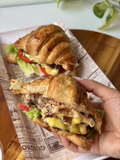 Smash Burger Croissant Recipe: Croissant Salé Smash Burger