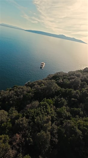 Stop paying for a "luxury" resort where you still have to fight for a pool chair. 🛑 We’ve all been there. You book the "best" hotel, only to spend your vacation managing schedules, waiting for buffets, and trying to find a quiet corner for your family. The problem? That isn't a vacation; it’s just moving your stress to a different zip code. The solution? A week on Korab. On Korab, we don’t just give you a yacht; we give you your family time back. ⚓️ 📣 What does Korab actually offer? 💫Total Pr
