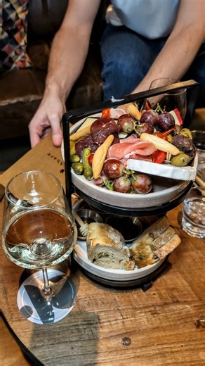 Becca | Newcastle Creator on Instagram: "NEW WINE BAR IN TOON 👀🍷✨ with self service taps!! ad ✨ A gorgeous new wine bar has opened up in Jesmond and if you love good wine, relaxed vibes and top-tier nibbles, you need to get yourself to @angelssharejesmond Here's what we ordered 👇🏼 🍊 Orange wine – 100% natural wine £9.10 🤍 Organic Crudo white £9.40 🧀 We also shared their insane charcuterie board (tower) which was £23 for 3 meats & 3 cheeses! Tag your wine buddy that needs to visit 👇🏼🍷 ⏭