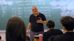 Gilles Brassard, pionnier de l'informatique quantique sera en conférence à Transinne le 3 décembre