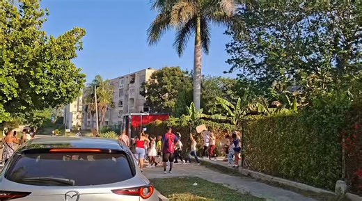 🇨🇺 Mañana es primero de Mayo, y los niños cubanos lo saben. Estos niños a los que el Imperio pretende arrebatarles la sonrisa… No lo permitamos!