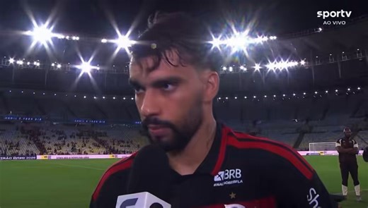 Carlos Gil tava em Buenos aires no meio da torcida do Botafogo, na final contra o galo.Mas ninguém erra na profissão, né galera, vcs são tudo impecáveis no que fazem...