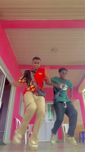 With boug 🤣🔥@malik_601🇲🇬 #foryou #tiktokmalagasy #dance #duo