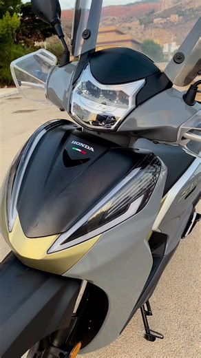 Sh 300 Air Force - Exploring Sicily on the Sh300i