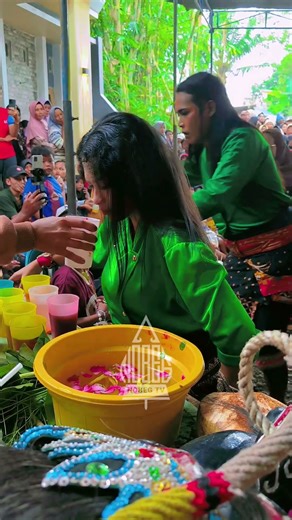 sicantik kesurupan jaranan kuda lumping ebeg | Indonesian Javanese Traditional Dance