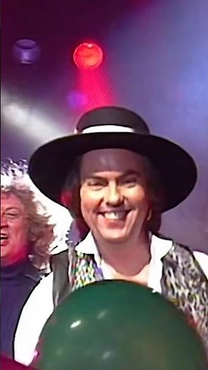 Ok...your top 5 all time favourite Christmas songs (obviously #Slade is number 1) let's hear them!