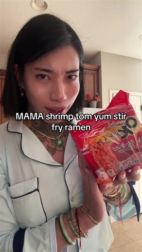 Stir Fry Shrimp Tom Yum MAMA Noodles Review