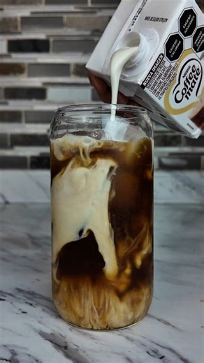 Café con Agua de Coco ? 😱🥥☕️ #sisomosgemelos #cafe #coco #aguadecoco #recetas #recetafacil #OpinionesPersonales | Si Somos Gemelos