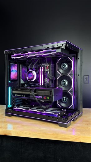 The ultimate PC setup statement piece? This 9950x3D/RTX 5090 build has it all! #pcbuild #techtok #gamingpc #custompcbuild