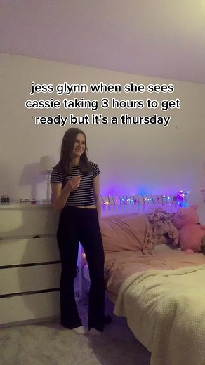 Jess Glynn's Funny Reaction to Cassie's Long Prep Time
