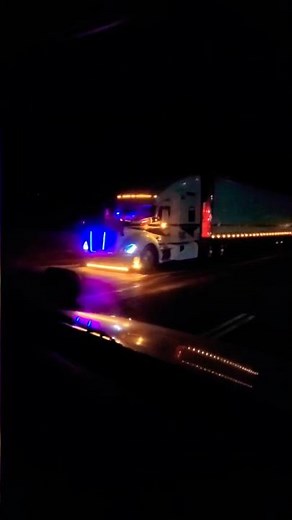 Truck Spotting Rolling Coal BiggMama Trucking Style!🔥 The Anatomy of an 18-Wheeler (In Slow Motion)