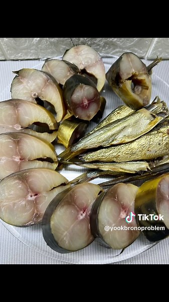 Люби Маму: Стейк из дельфина и рыба дельфин