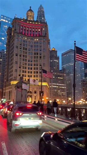 The Dazzling Beauty of Chicago at Night Will Leave You Speechless 🌆 #travel #chicagocity