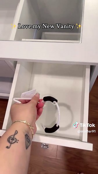 Love My New Makeup Vanity Desk 🌸