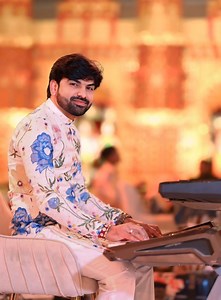 Tonight kirtan #beawar #rajasthan #nareshpoonia #nareshmusicalgroup #npmusic #sheetalpandey #devchugh #surbhichaturvedi #khatushyamji #kirtan #livemusic | Naresh Poonia