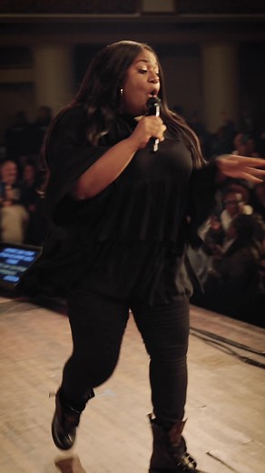 HES IN THE ROOM! 🔥🙌🏽 Take us back to tour 🥹 #tbt #foryoupage #fyp #like #maverickcitymusic #viral