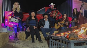 En Una Cajita de Oro...🎶😍🍻 cancion con nuestro papá! Ojalá que les guste 😍 | Villa 5