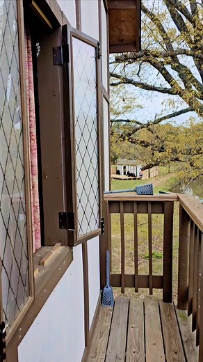 A MEDIEVAL PRINCESS SEWING IN HER TOWER. Here, I am dressed in full 15th-century Burgundian attire. Smock, gown, Hood and turret, all handmade and hand sewn by me. Stunning Maria portanari collar and replica medieval Coronet by @armourandcastings #medievaldress #reeanactorsofinstagram #handsewing #Sewing #medievalcostume #reenactors #historical #MySCA #medievallivinghistory #princess #medievalhistory #howto #gettingdressed #Burgundian #cosplay | The Creative Contessa
