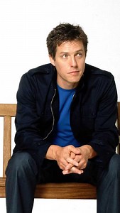 Here’s Hugh Grant reminding you that Christmas is 6 weeks from today🎄 Hugh Grant in “About A Boy” (2002), directed by Paul Weitz and Chris Weitz. #aboutaboy #hughgrant #christmas #movie #snobmedia | Snob Media