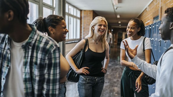 'Six-seven' : c'est quoi cette expression chez les ados que personne ne comprend (ou presque) ? - RTBF Actus