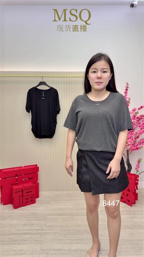 MSQ Ewin on Instagram: "【RT8447 高质量 DOiDOi 上衣】 *每架电脑/电话荧幕显示的颜色会有色差 *请根据我们提供的建议胸围下单哦 👚主播的穿搭照片会在留言区哦 *不取消不更换 *不接受后台取消订单 关键字: 8447 价钱: RM29.99⚠️ 胸围110-140 建议胸围90-118 长66 8447黑+? @MYR 29.99 8447灰+? @MYR 29.99 *频道资讯每日更新，点击关注不迷路 面子书 频道 https://www.messenger.com/channel/MSQlivestudio Whatsapp 频道 https://chat.whatsapp.com/GtF1n56rGWOLDPIkSpLQOi Telegram 频道 https://t.me/msqlivenotification #高质量 #Doidoi #上衣 #现货 #MSQ #ewin"