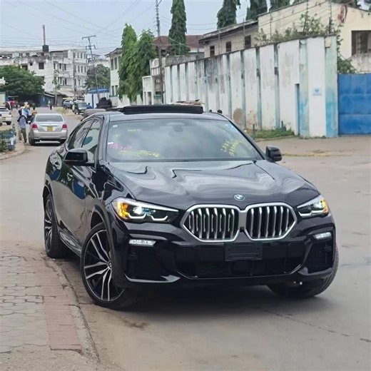 FRESH IMPORT BMW X6 xDRIVE35d M SPORT 2021 Model 3.0L inline-6 TwinTurbocharged Diesel Engine 8 Speed AT Drivetrain AWD Mileage :35,000Kms •EXTERIOR Aggressive M Aerodynamic Front & Rear Bumpers Bmw ‘Kidney’ Grilles Dynamic LED Headlights,LED DRLs & Taillights LED Foglights 21’inch M Light Alloy wheels ‘M’ Badging Ducktail spoiler Rear Diffuser Twin exhaust Tips Power Tailgate •INTERIOR Tacora Red Vernasca leather upholstery Panoramic Sunroof (2) 12.3’inch High resolution displays:Instrumental c