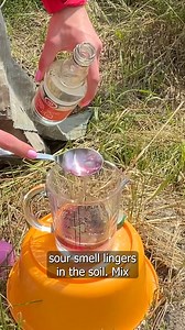 1.3M views · 3.3K reactions | Baking soda, vinegar and pepper turn into a foamy magic mix | Clever Life Hacks | Facebook