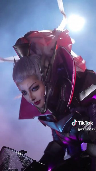 Project Vayne Cosplay in League of Legends