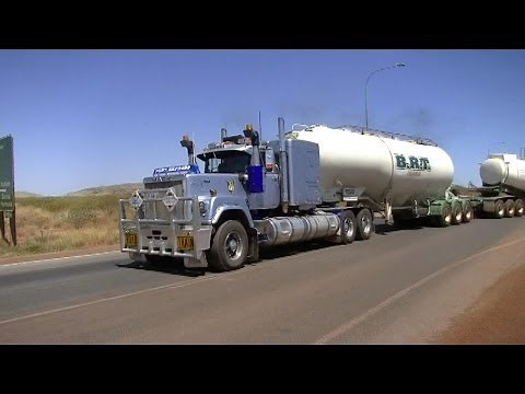 Mack Superliner V8 roadtrain, great sound !