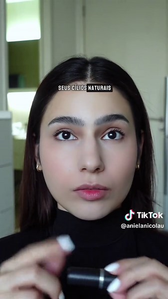 A maquiagem biológica é apenas uma das formas de se maquiar. Ela faz sentido para quem quer realçar somente as próprias características naturais, replicando sombras, cores e formatos do próprio rosto. Mas existem muitas outras maneiras de construir a sua imagem, e o mais importante é conhecer o seu rosto e entender o que faz sentido para a imagem que você deseja transmitir. Vagas limitadas para a Análise Facial®. Garanta a sua agora pelo link na bio 🔗 #maquiagembiologica #beleza #belezanatural 