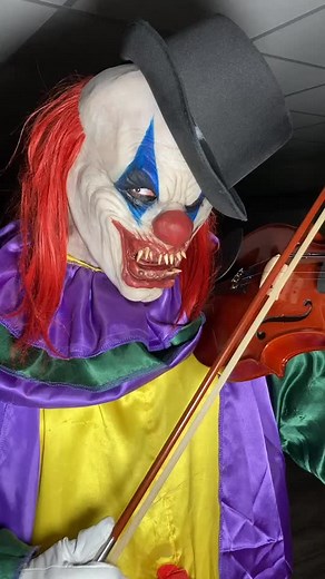 #halloween #clown #halloweenathome #creepy #scary