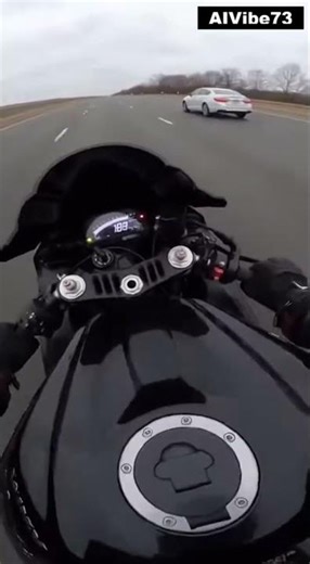 Sportbike Tank Slapper SAVE at 180MPH! Rider Keeps Cool | Near Crash POV