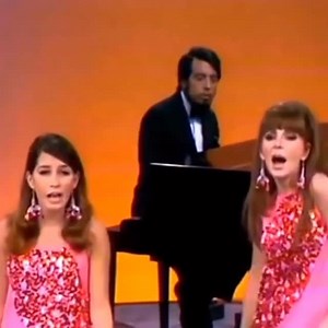 Got that Friday feeling ? Time for the Friday dance #fridaydance #fridayfeels #tgif #weekendvibes | Roma Downey